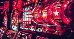 minyaktoto Featured Games carousel showing blackjack, roulette, Aviator, and Mobile Legends esports
